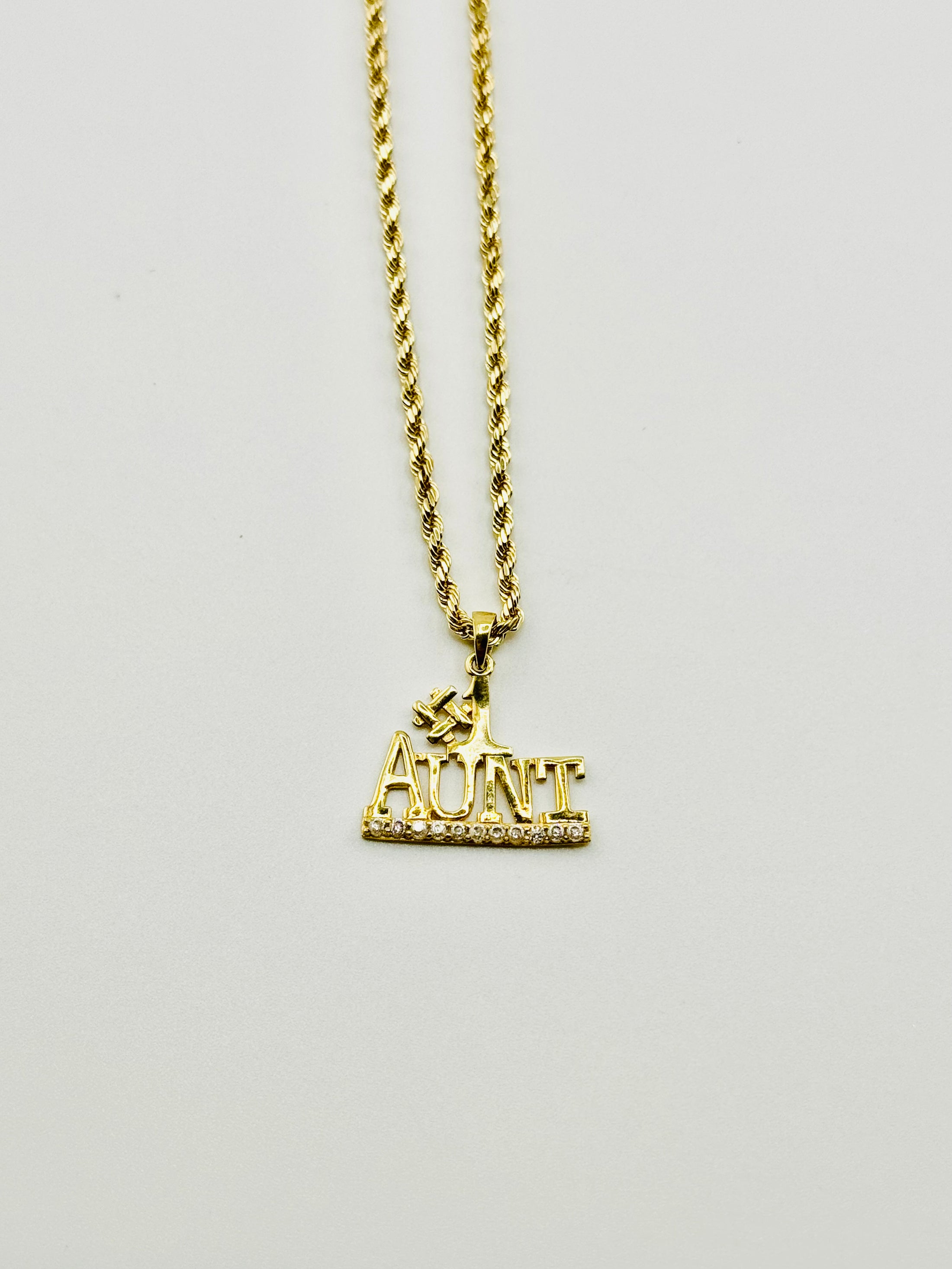 10k solid gold #1 Aunt pendant, gift for the best aunt ever