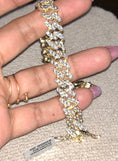 Cargar la imagen en la vista de la galería, Certified real diamond bracelet. Huge Sale! Comes w/ certificate of authenticity Unbeatable Custom Jewelry. Not Cz not moissanite 100% real
