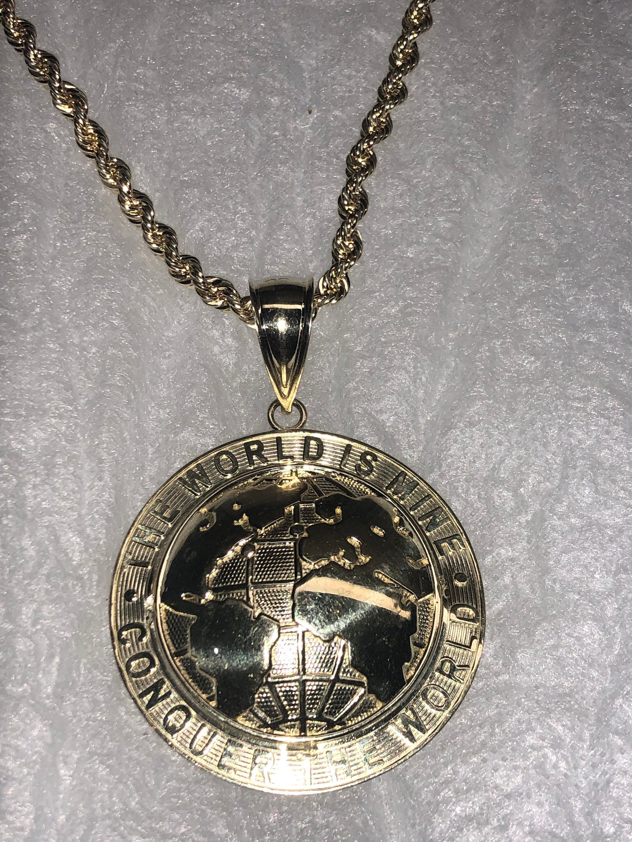 10k solid gold The World Is Yours Pendant 2in w/ 4mm solid gold Diamond cut rope chain 20inch Not Plated! genuine pure gold. Best gift!