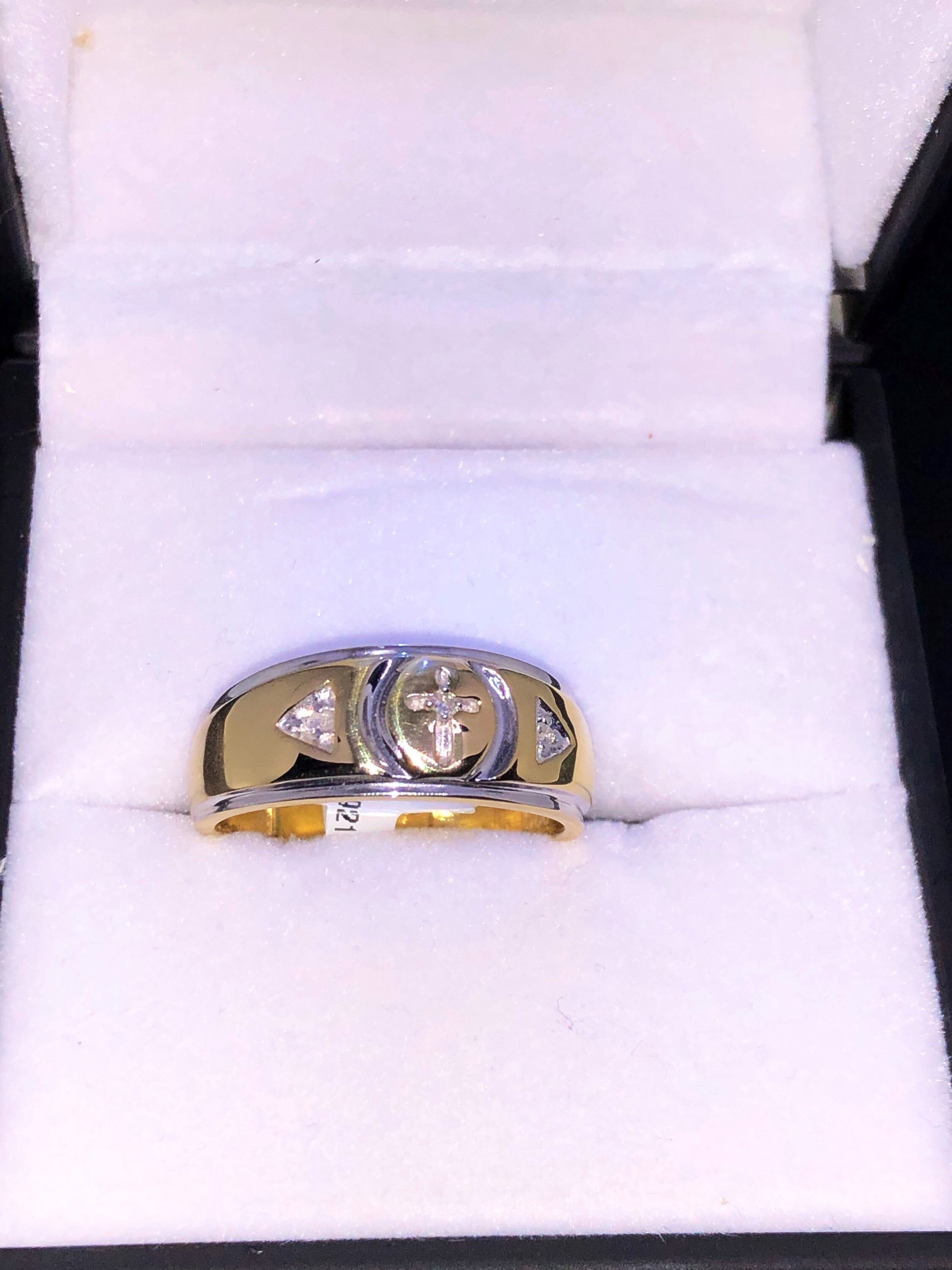 Real diamond cross mens gold band. Not CZ best gift! Comes w gift packaging and certificate of authenticity! All natural diamonds