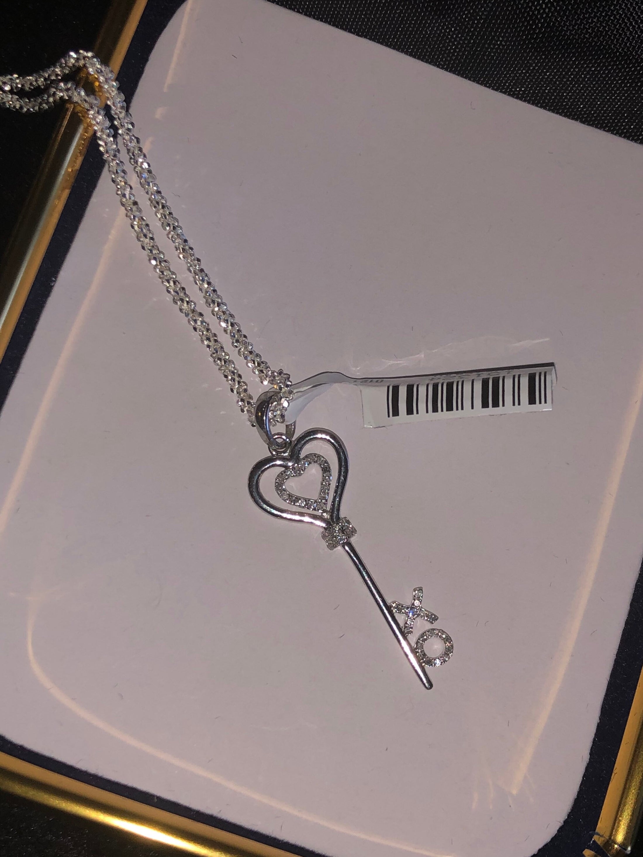 Real Diamond XO Heart Key pendant beautiful perfect gift Free gift wrapping. 100% natural genuine diamonds Fast shipping! Authenticity incl