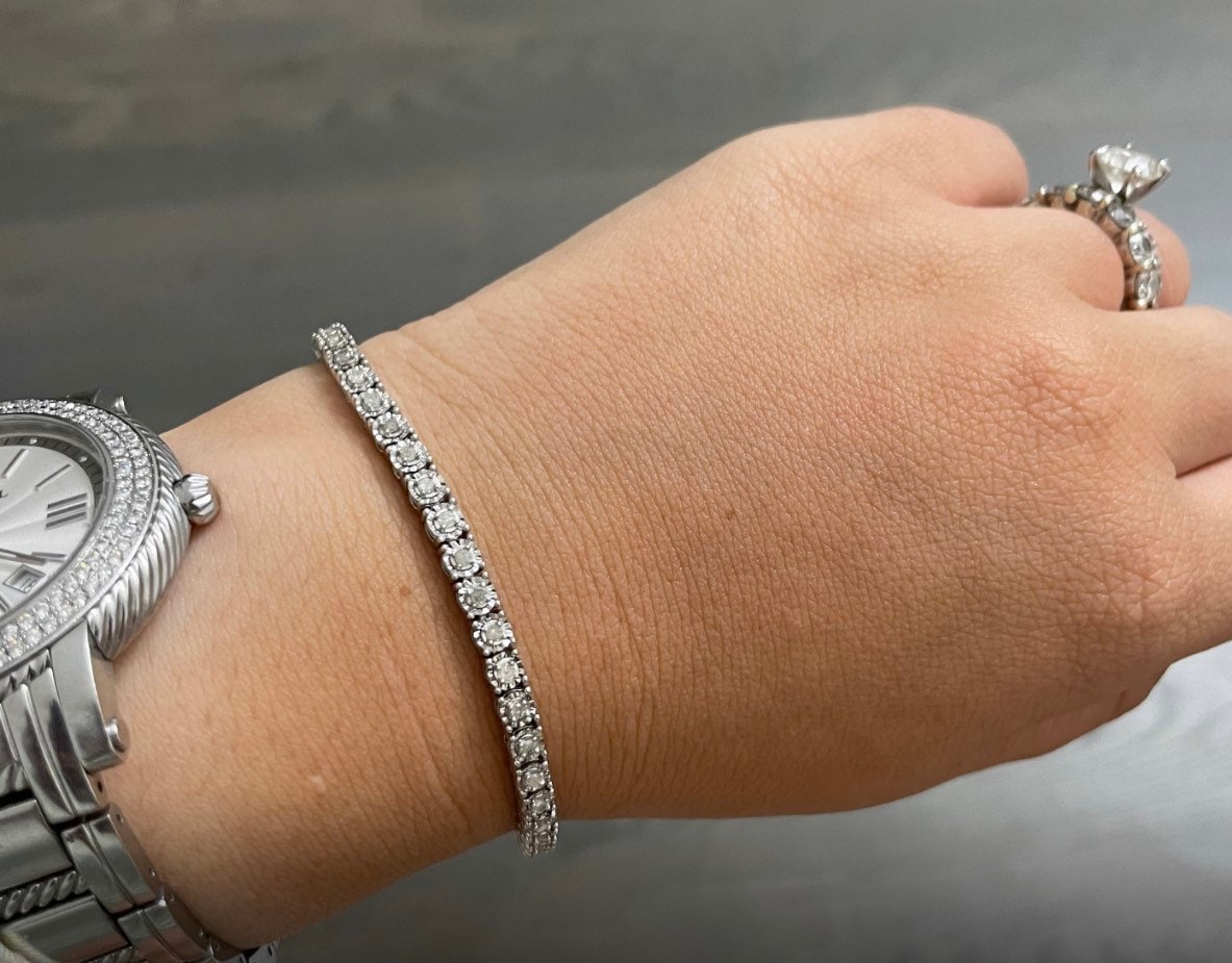 Stunning natural genuine 1 cttw real diamond tennis bracelet in a beautiful miracle setting. Best gift for me or women gift wrap included!