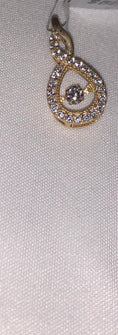 Cargar la imagen en la vista de la galería, Beautiful VVS clarity Swarovski Crystal dancing diamond pendant, mesmerizing beautiful gift for women, dances and sparkles when worn
