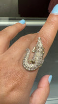Cargar la imagen en la vista de la galería, 10K Real Gold Crocodile Ring | Natural Diamond Alligator Ring | Luxury Diamond Jewelry | Gold Alligator Ring | Unisex Real Diamond Ring Gift
